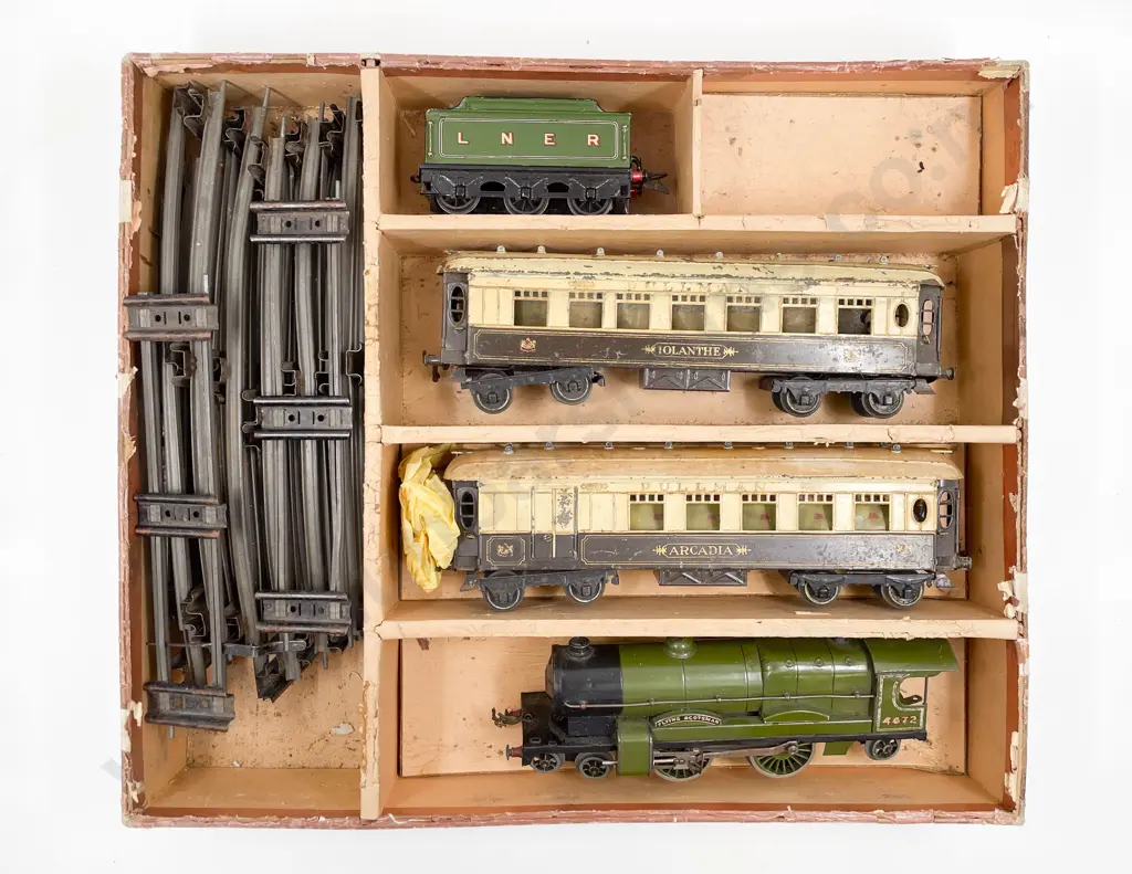 Hornby O Gauge Clockwork Part Boxed No3C LNER Flying Scotsman Passenger Set Image 1++