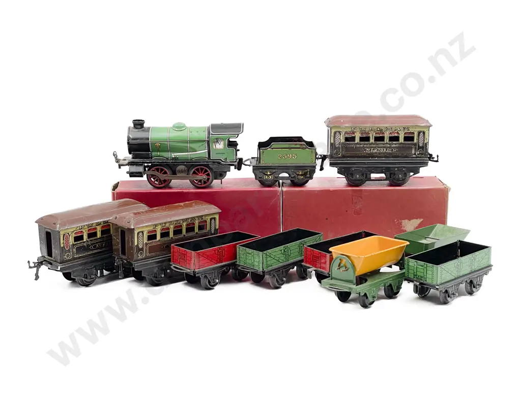 Hornby O Gauge Clockwork Type M1 Locomotive and Tender Image 1++