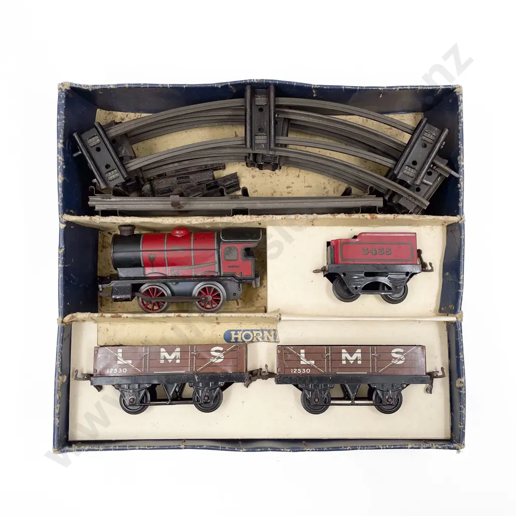 Hornby O Gauge Clockwork Boxed Locomotive & Tender and Two Rolling Stock Image 1++