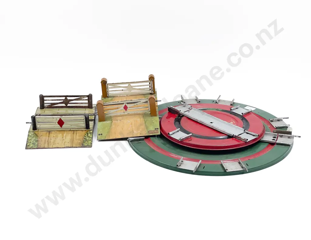 Hornby O Gauge 1st Type Turntable and Railway Accessories Image 1++