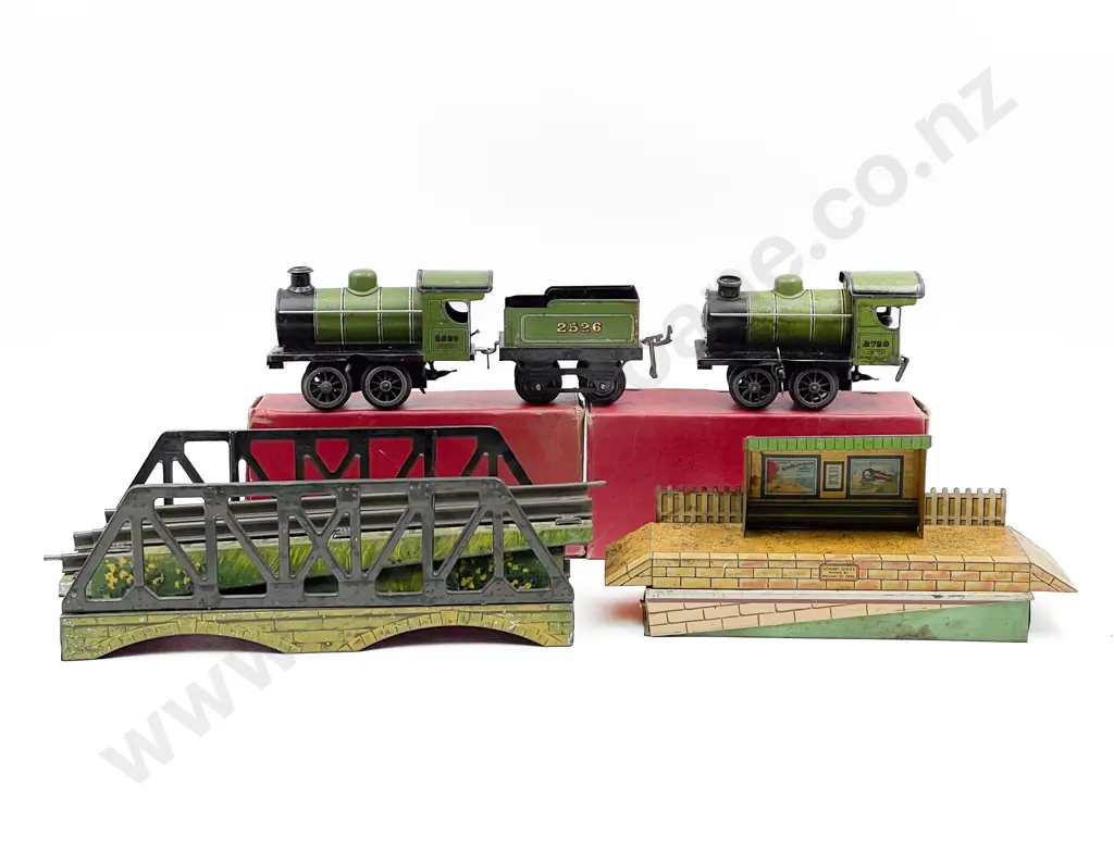 Hornby O Gauge MO Locomotive and Tender with Railway Accessories Image 1++