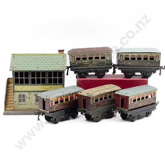Hornby O Gauge MO Locomotive and Tender with Railway Accessories