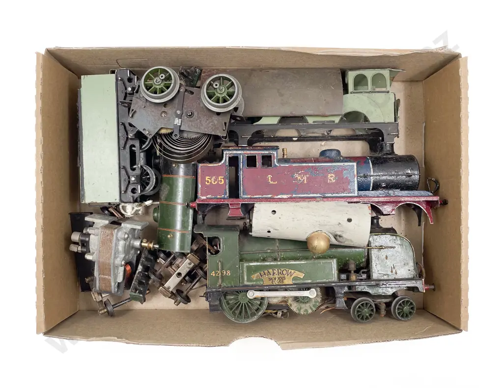 Box of Misc. Hornby O Gauge parts suitable for repairs Image 1++