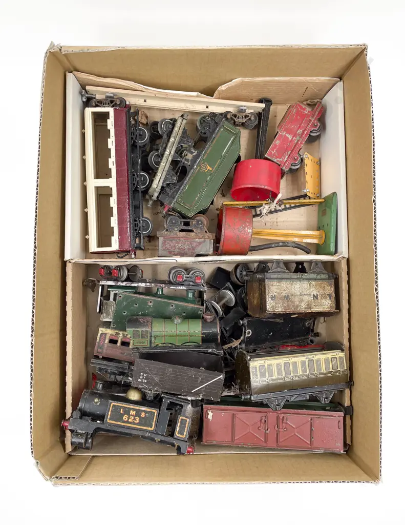 Box of Misc. Hornby O Gauge parts suitable for repairs Image 1++