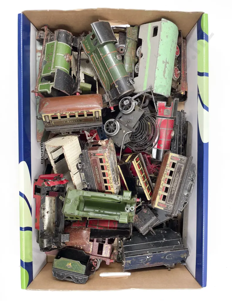 Box of Misc. Hornby O Gauge parts suitable for repairs Image 1++