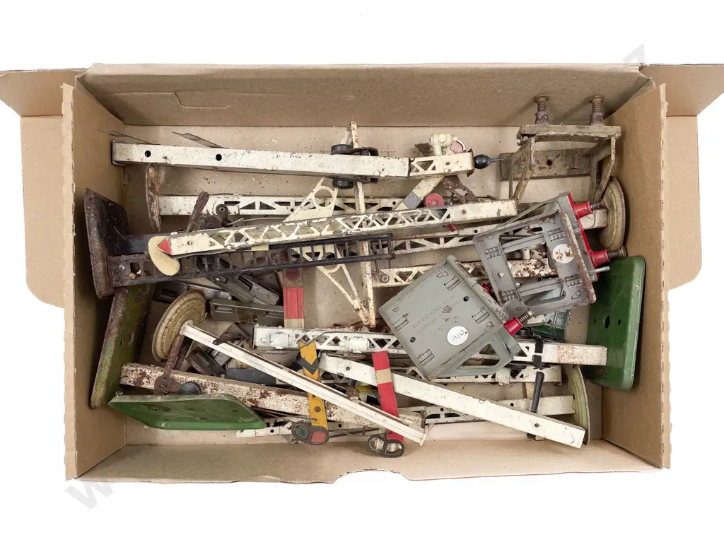 Collection Mainly Hornby O Gauge Line-Side Accessories Image 1++