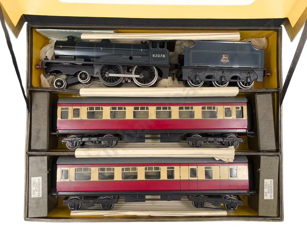 Bassett-Lowke O Gauge Boxed Electric 'Prince Charles' Passenger Train Set 754/6 Image 1++