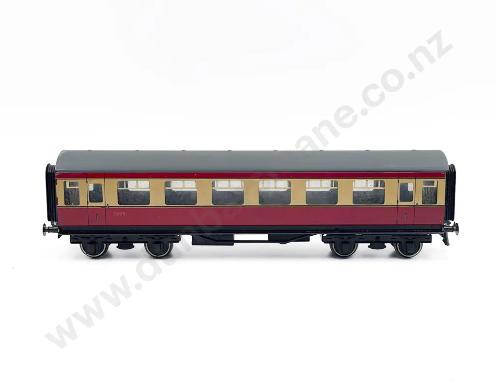 Part Boxed Bassett-Lowke BR Coach 111/0 1st Corridor Image 1++