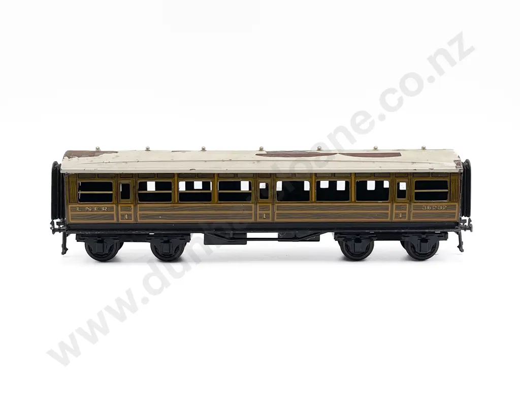 Bassett-Lowke O Gauge LNER 36232 Full 1st class Coach Image 1++