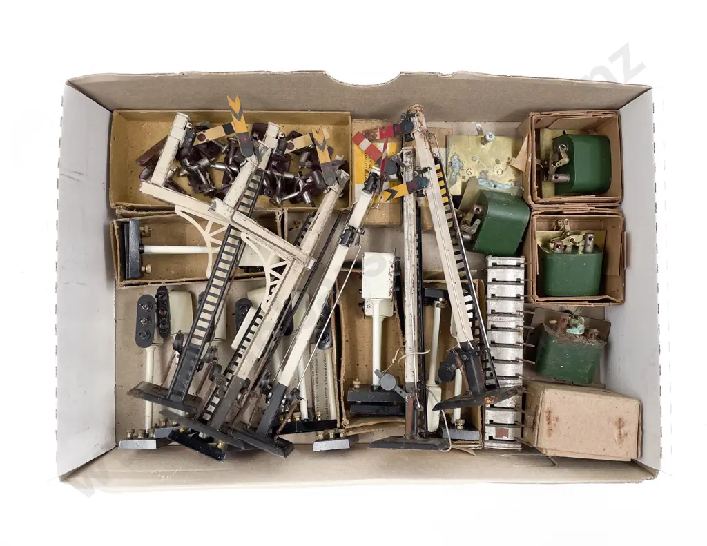 Collection Bassett-Lowke Electrical Points Railway Lamps and Signals Image 1++