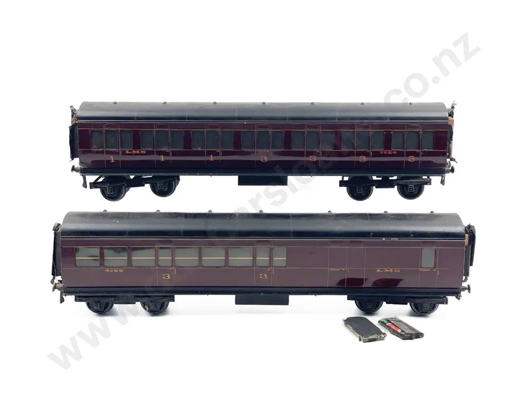 Exley O Gauge Pair 50' Bogie Passenger Coaches Image 1++