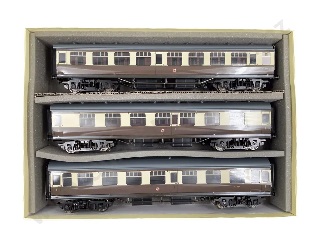 Boxed As New Ace Trains O Gauge Vintage Style BR Mark 1 Set Image 1++