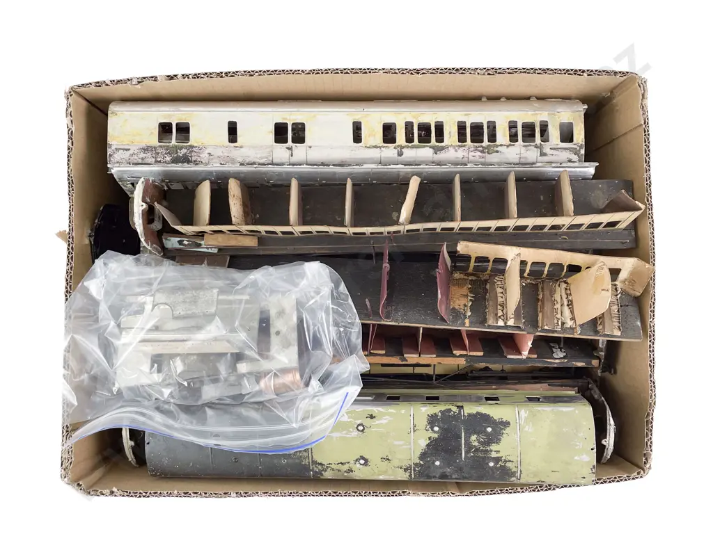 Qty O Gauge KIt Passeger Coaches and Diecast Tank Engine Kit (af) Image 1++