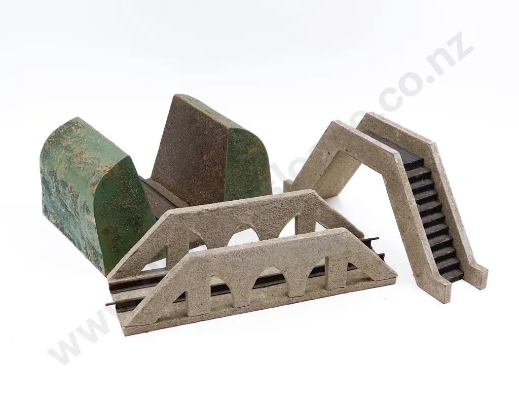 Qty Mainly Lawrence Lines Track and Real Rail Accessories Image 1++