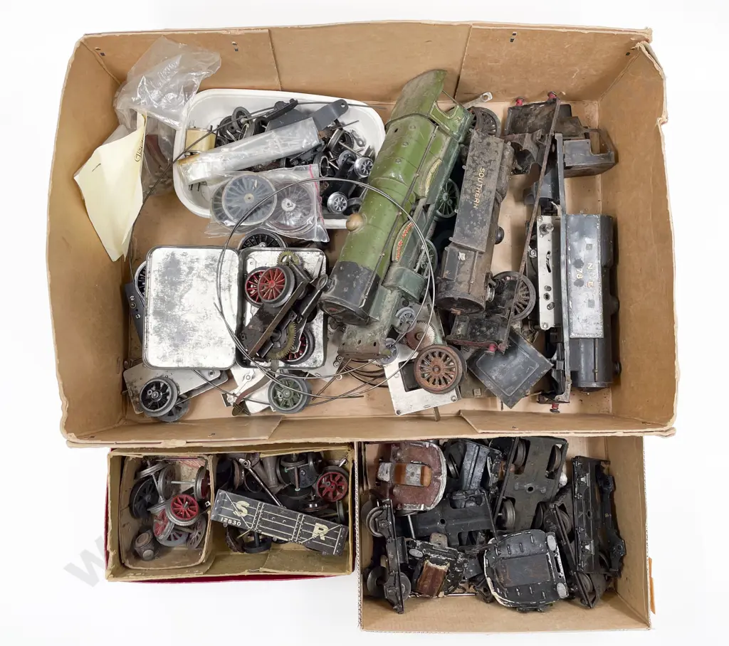 Box of Misc. Hornby O Gauge parts suitable for repairs Image 1++