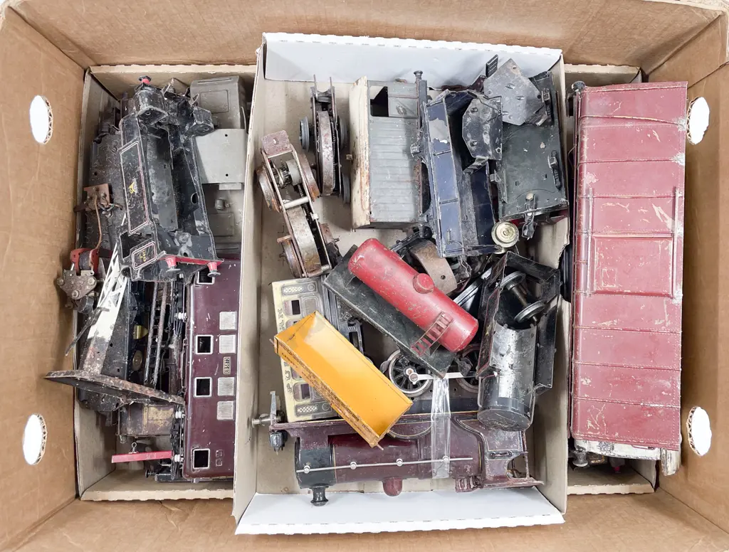 Box of Misc. Hornby O Gauge parts suitable for repairs Image 1++