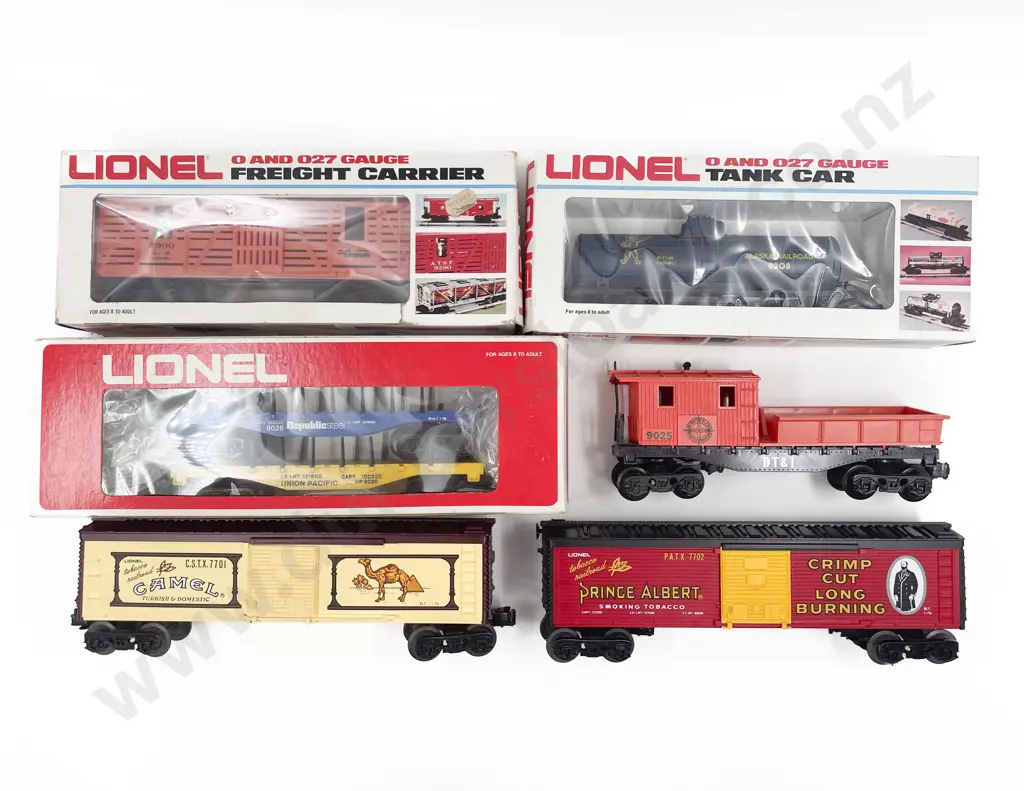 Lionel O Gauge Boxed and Unboxed Freight Cars Image 1++