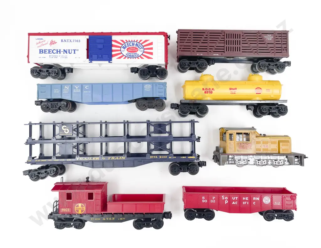 Lionel O Gauge Unboxed Freight Cars and Atlas Shunting Locomotive Image 1++