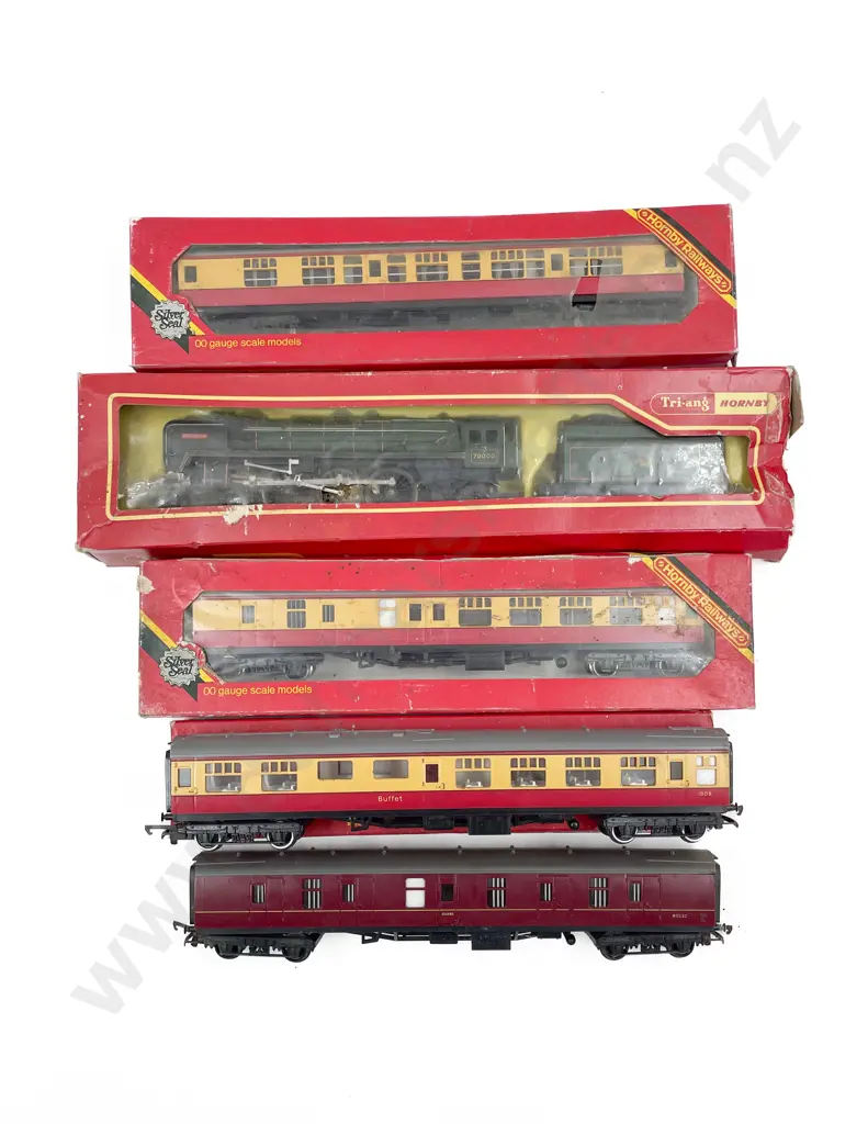 Hornby Railways HO Gauge Part Boxed R259 4-6-2 'Britannia' Locomotive and tender with three BR coaches Image 1++