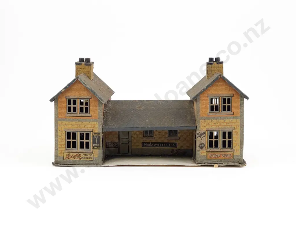 Un-Marked (German) HO Gauge Tinplate Station Platform Image 1++