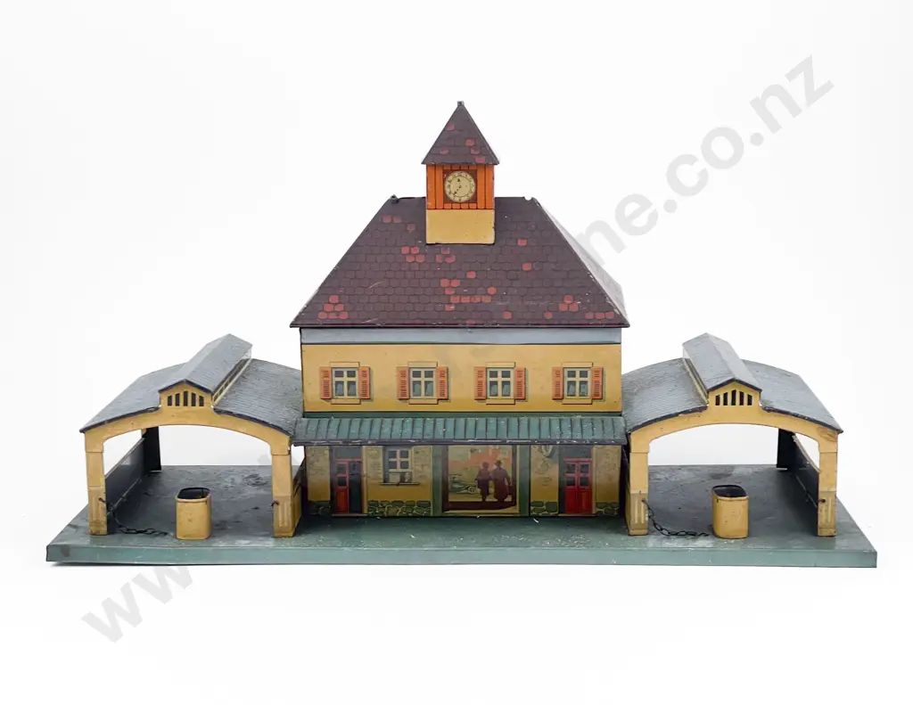 Un-Marked (German) HO Gauge Tinplate Station Platform Image 1++