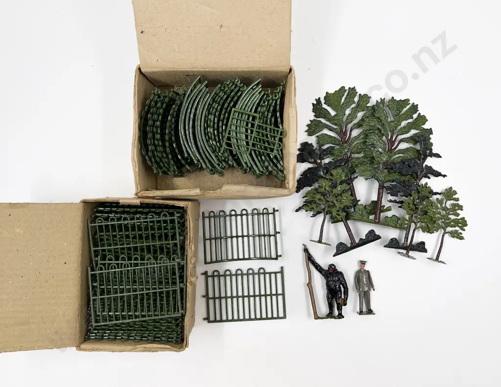 Collection Britains Zoo Fencing with Zoo Keeper and Ape Image 1++