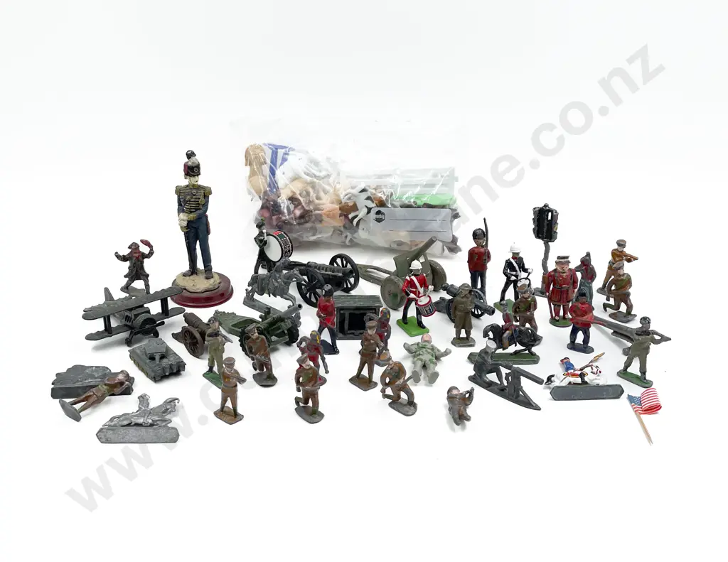 Collection Assorted Soldiers with various field guns and plastic farm animals with fences Image 1++