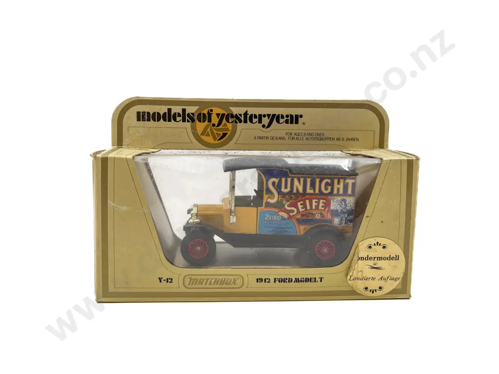 Yellow Boxed Model Y-12 Sunlight Seife Image 1++