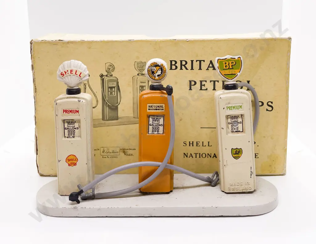 Boxed Britain Petrol Pumps 101V Image 1++