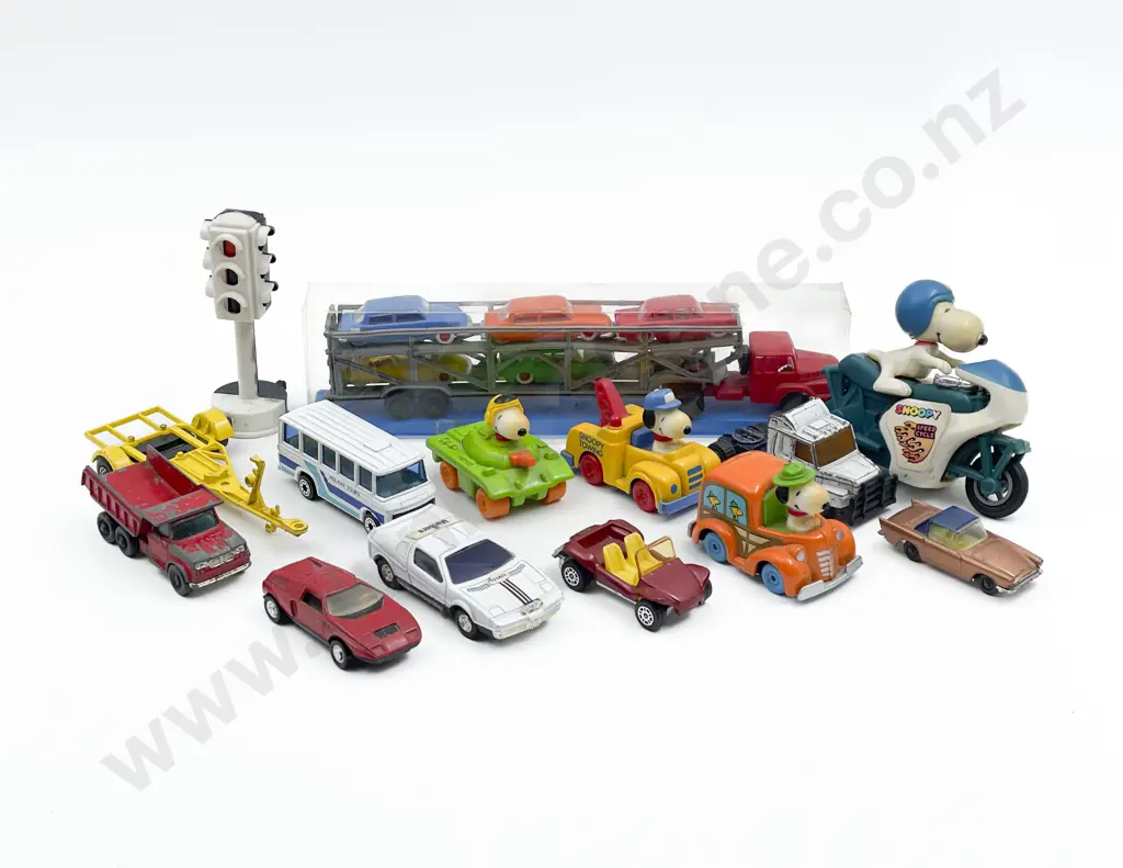 Qty Unboxed Mixed Manufacture Diecast and Plastic Vehicles Image 1++