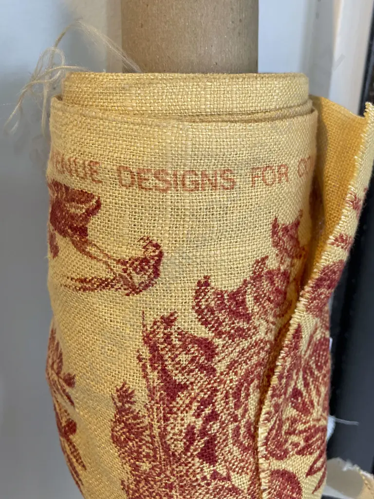 Red and Gold Chinois Toile Image 1++