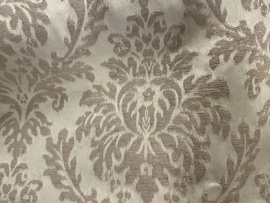 Beige Rococo Image 1++