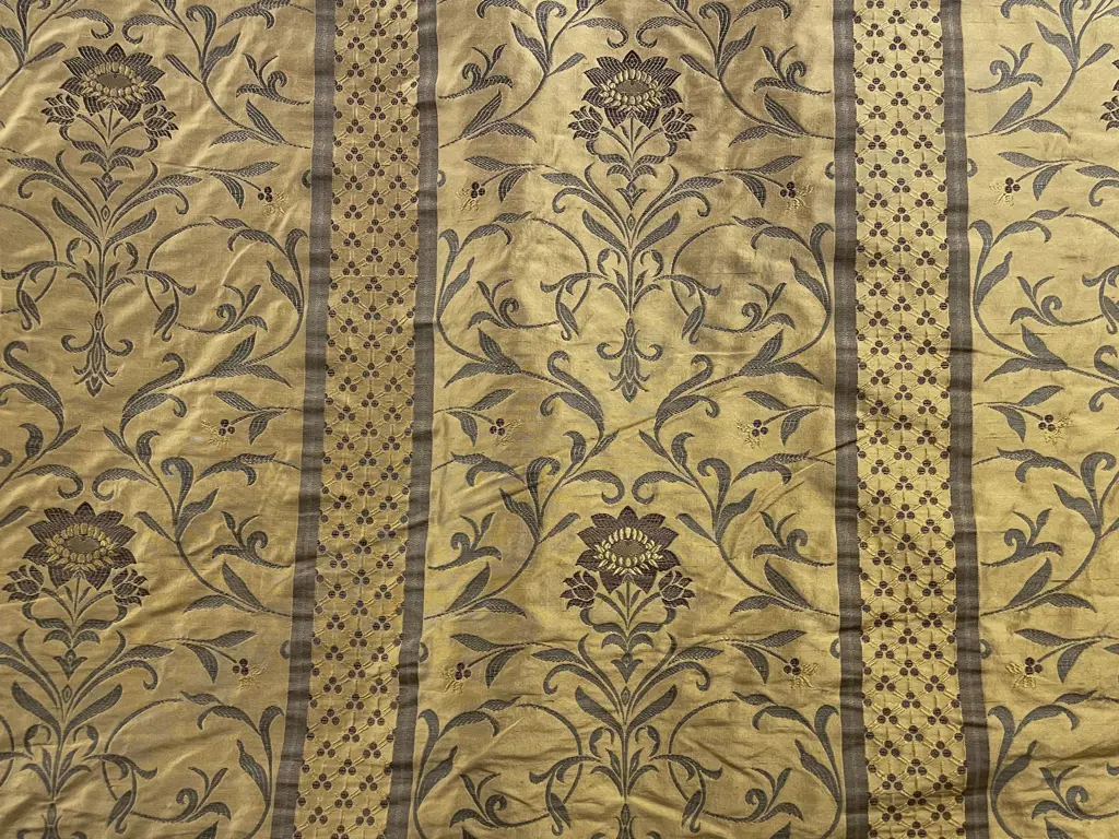 Antique Gola Floral Self Stripe Image 1++
