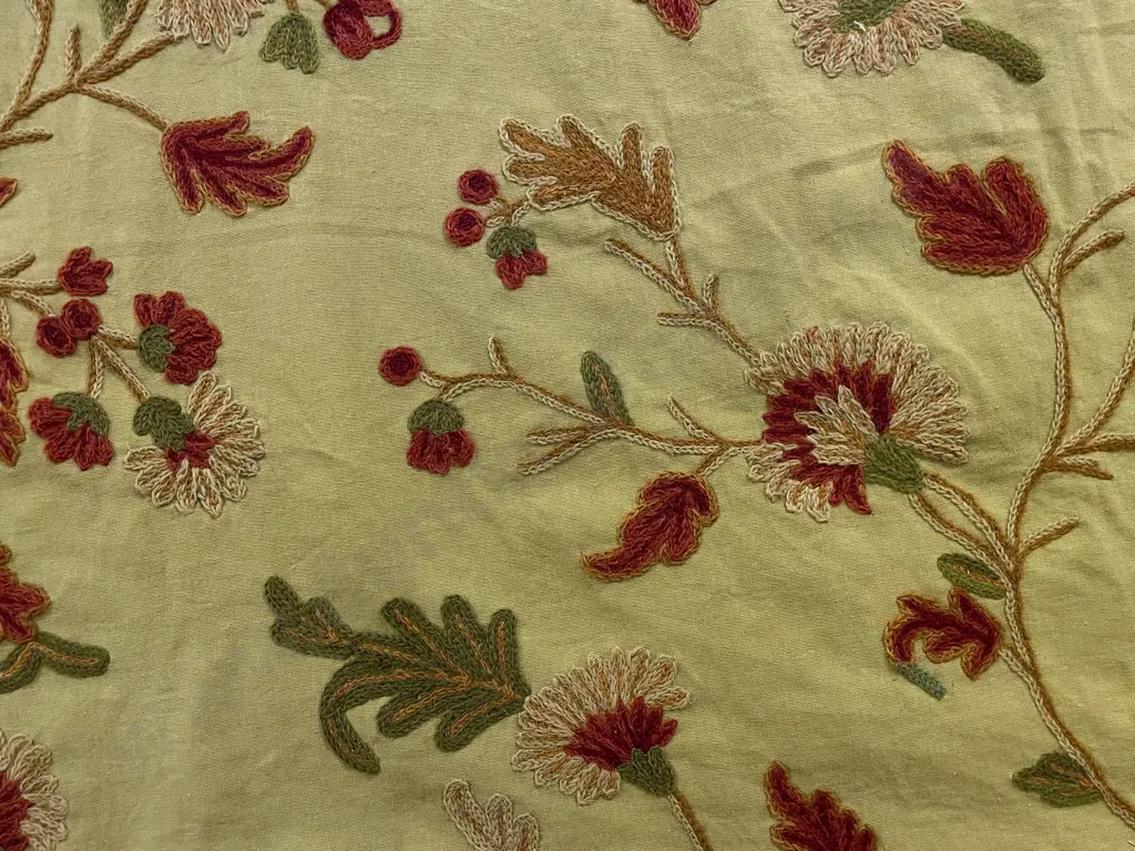Crewel Jaipur "Red" Image 1++