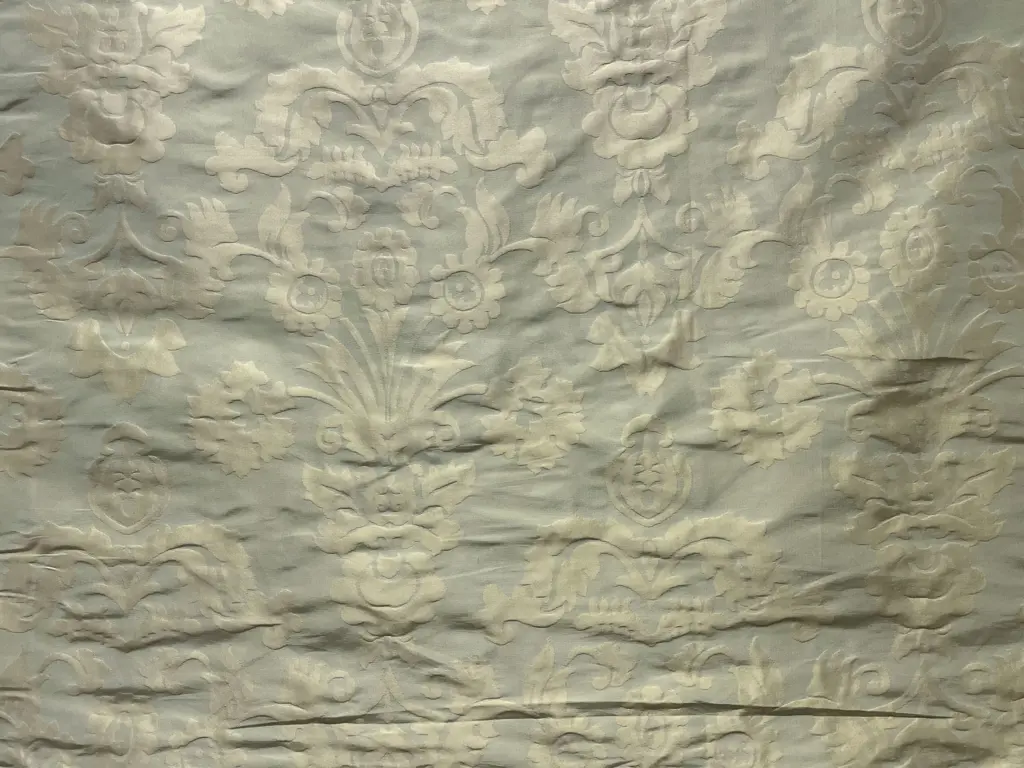 Capricorn Silk Eau de Nil Green & Gold Image 1++