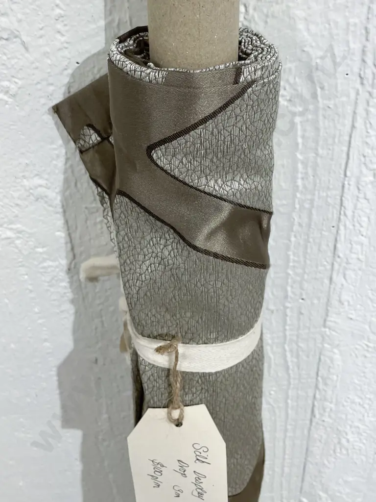 Silk Display Drop Image 1++