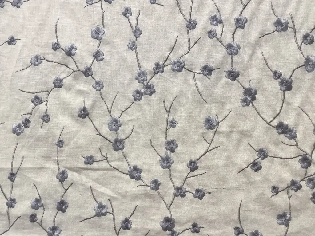Charterhouse Blossom "Dove" Image 1++