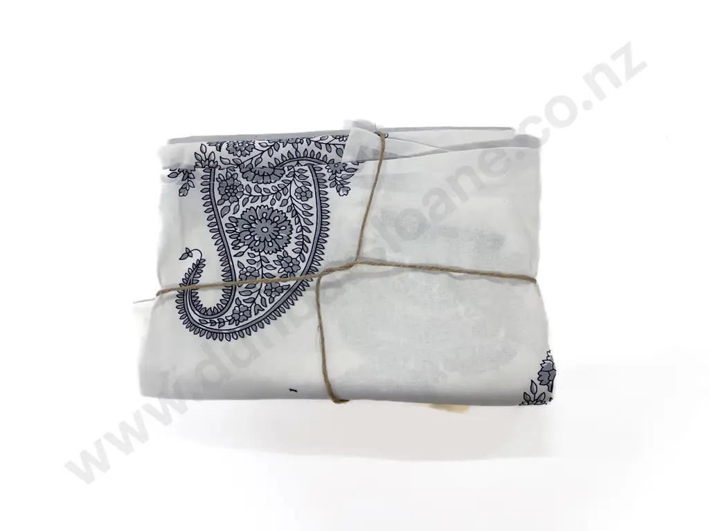 Pure Cotton Table Cloth with Paisley Pattern Image 1++