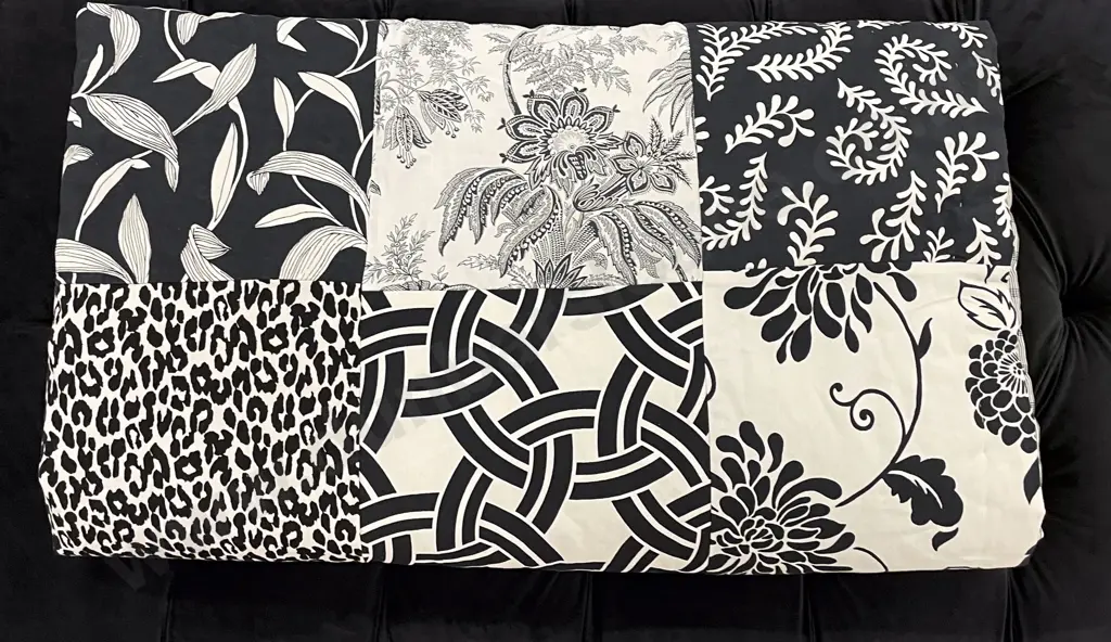 Printed Black & White Cotton Quilt Image 1++