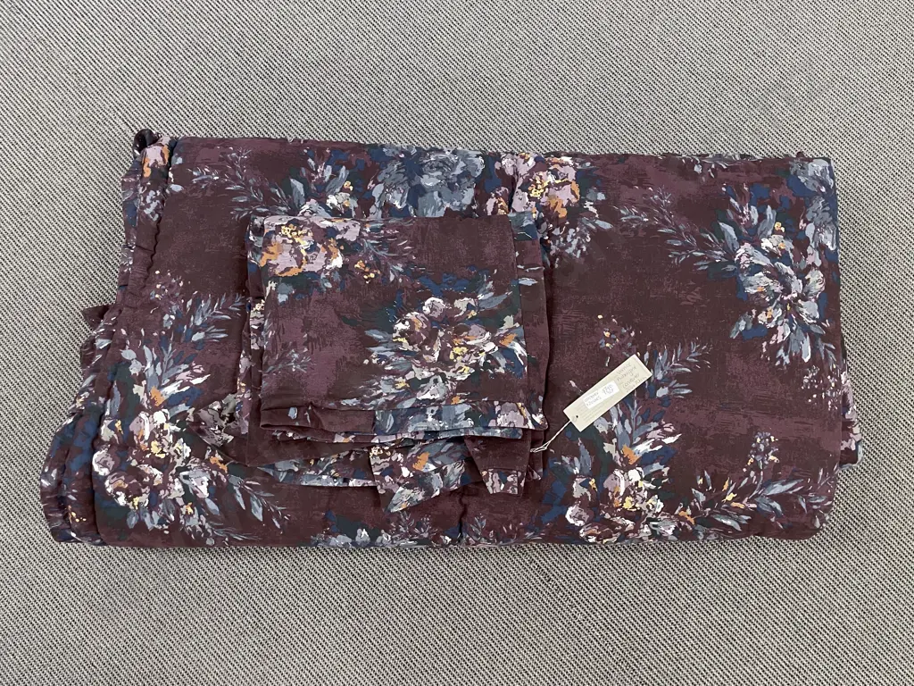 Vernice Aubergene Bianca Lorenne Cotton and Linen Comforter with Two Euro Pillow Covers Image 1++