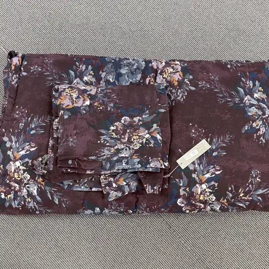 Vernice Aubergene Bianca Lorenne Cotton and Linen Comforter with Two Euro Pillow Covers
