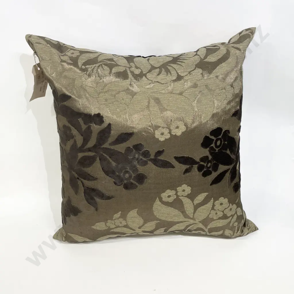 Chaivasso Rolled Top Velvet Floral Cushion Image 1++