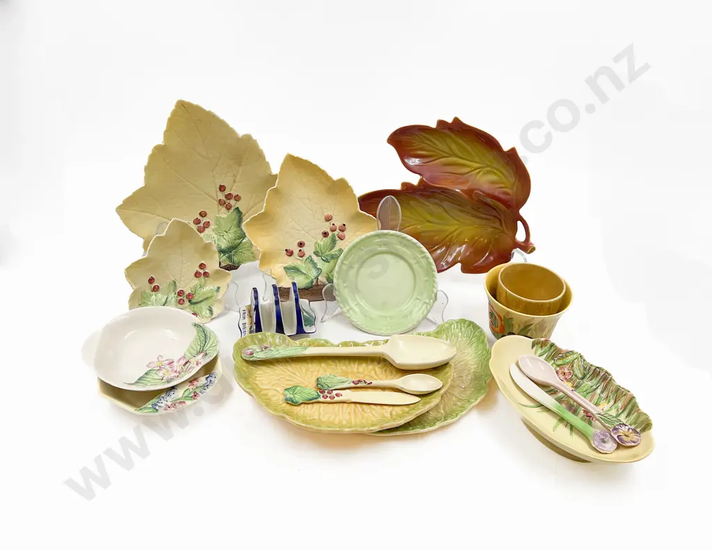 Quantity of Assorted Carlton Ware Image 1++