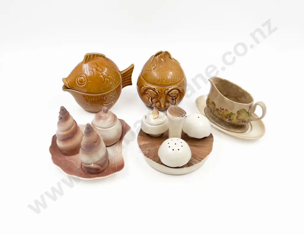 Quantity of Assorted Carlton Ware Image 1++