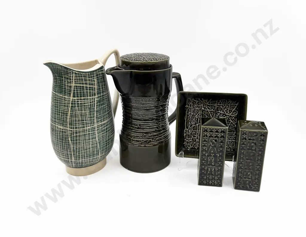 Two Carlton Ware Jugs with Salt and Pepper Shakers Image 1++