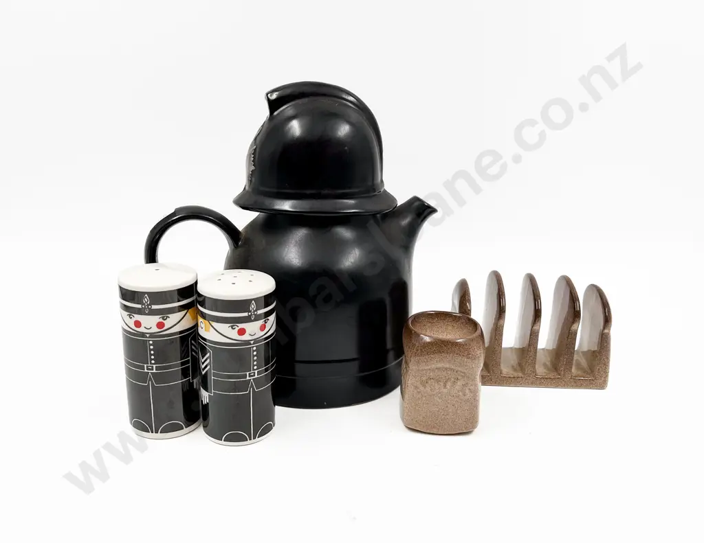 Quantity of Assorted Carlton Ware including Helmet Tea Pot Image 1++