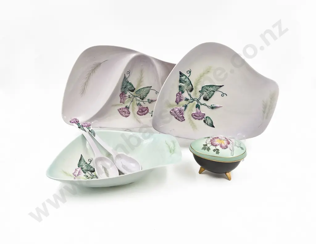 Quantity of Assorted Carlton Ware Including Three Floral Serving Dishes Image 1++