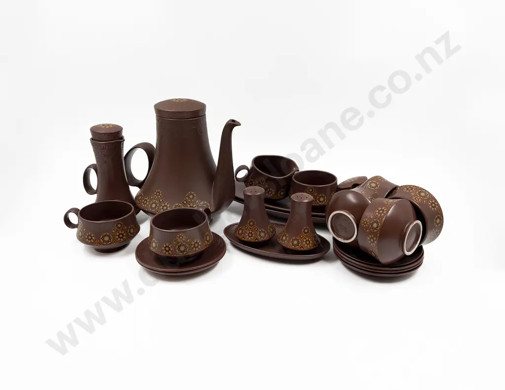 Carlton Ware Coffee Set Including Coffee Pot and Saucers Image 1++