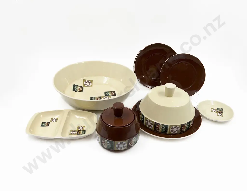 Quantity of Assorted Carlton Ware Image 1++
