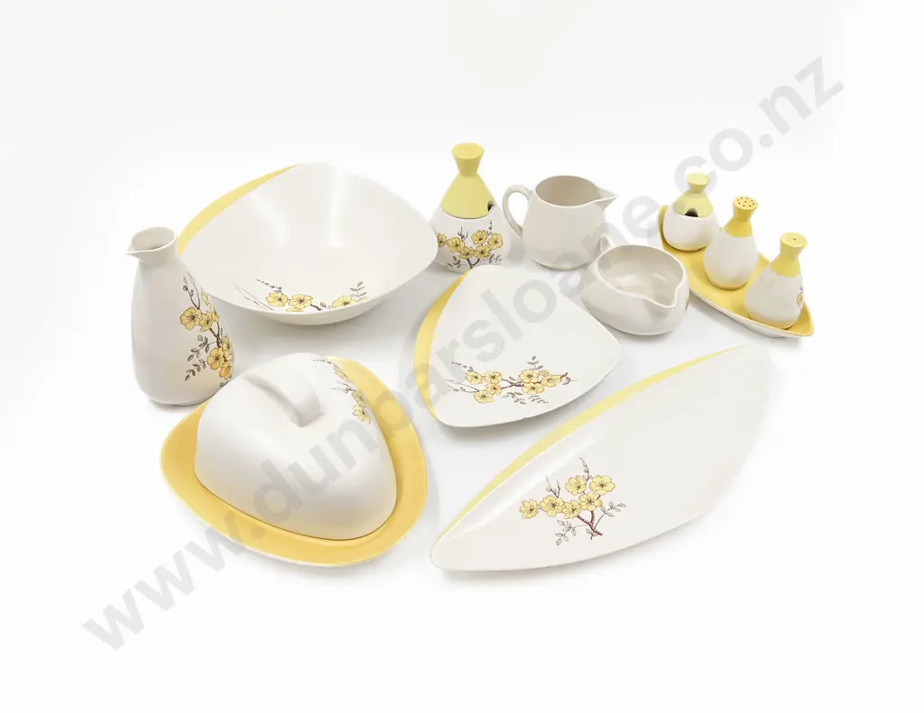 Quantity of Assorted Carlton Ware Image 1++